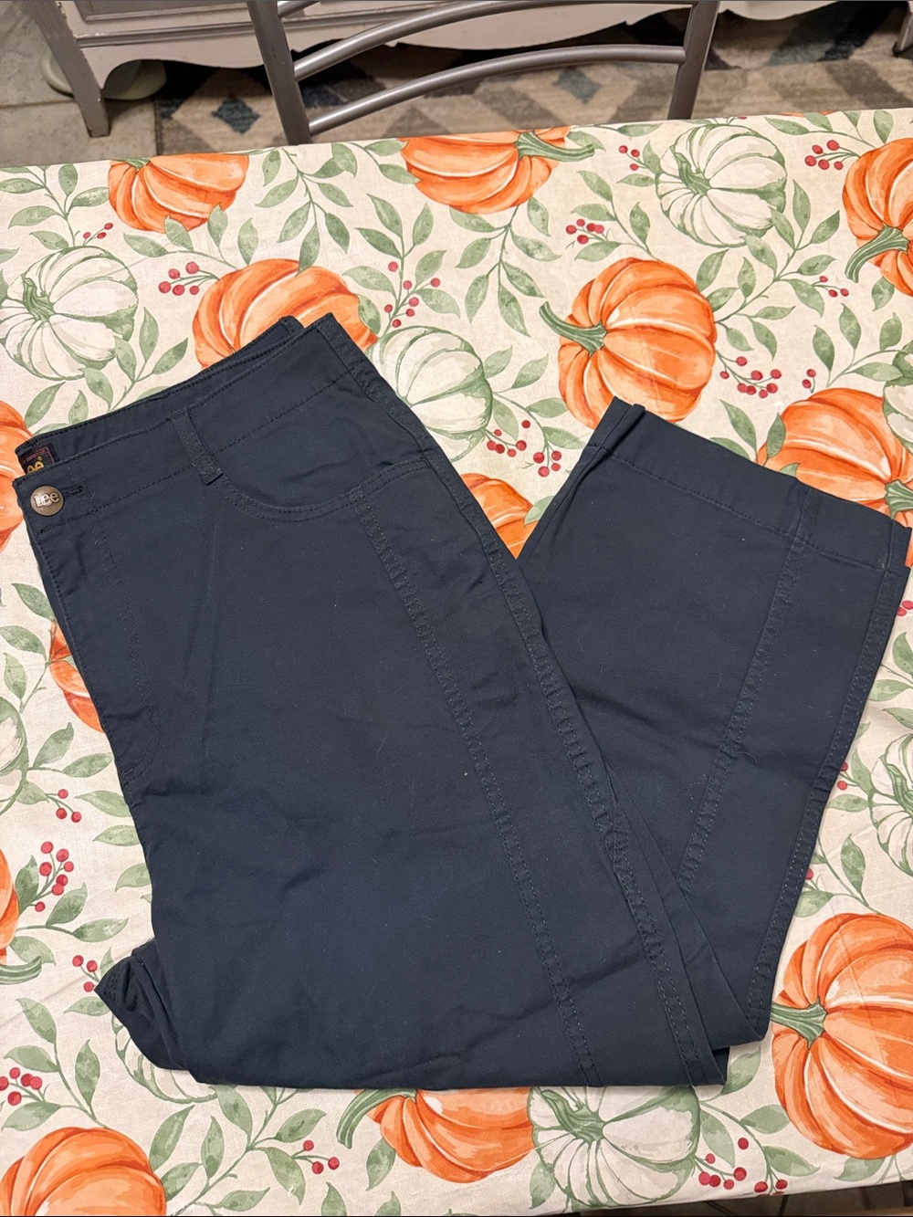 Lee Straight Leg Women's Capri in Dark Navy